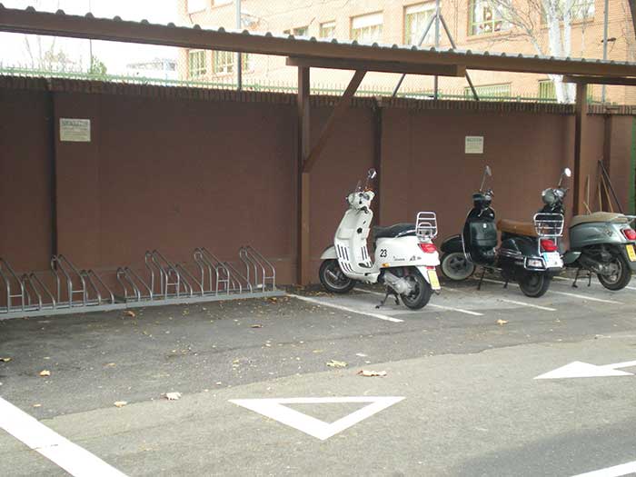Parking bicis y motos de la S.D.Tiro de Pichón